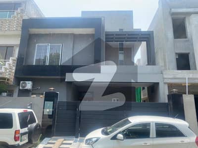 اقبال ایونیو فیز 3 اقبال ایوینیو,لاہور میں 2 کمروں کا 10 مرلہ مکان 3.75 کروڑ میں برائے فروخت۔ اقبال ایونیو فیز 3 اقبال ایوینیو,لاہور میں 2 کمروں کا 10 مرلہ مکان 3.75 کروڑ میں برائے فروخت۔