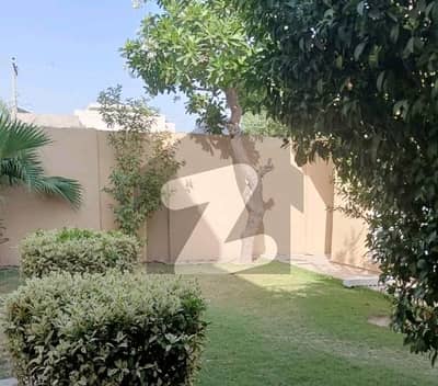 Single Storey 1 Kanal House Available In Model Town For rent