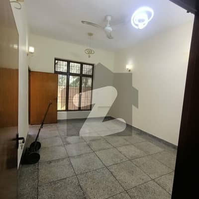AHMED ASSOCIATES OFFER 10 MARLA SINGLE STORY INDEPENDENT HOUSE FOR RENT IN PCSIR PHASE 2 NEAR TO SHUKAT KHANUM HOSPITAL.