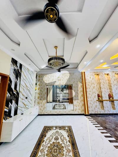 5 MARLA HOUSE BRAND NEW BEAUTIFUL LOCATION AVAILABLE FOR RENT