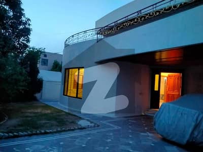 ONE KANAL LOWER AVAILAIBLE FOR RENT IN DHA LAHORE