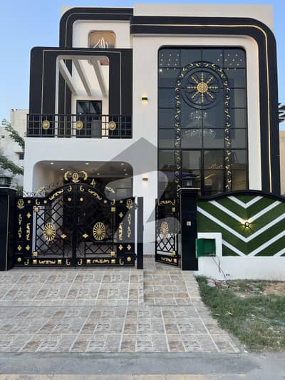 بحریہ نشیمن لاہور میں 3 کمروں کا 5 مرلہ مکان 1.75 کروڑ میں برائے فروخت۔