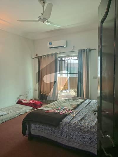 I. 8 Furnished Single Room For Rent Saprate