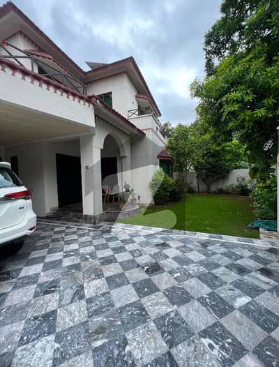 One Kanal House For Rent