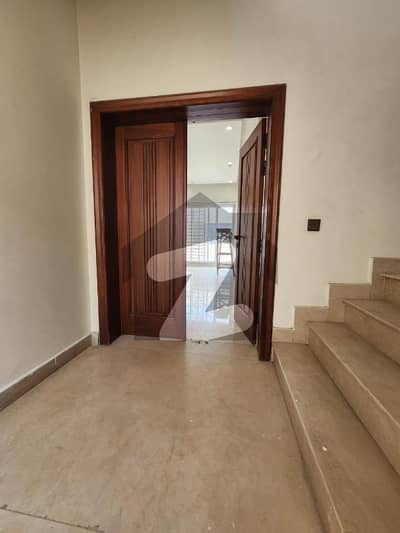1 Kanal Brand New Uppar Portion For Rent