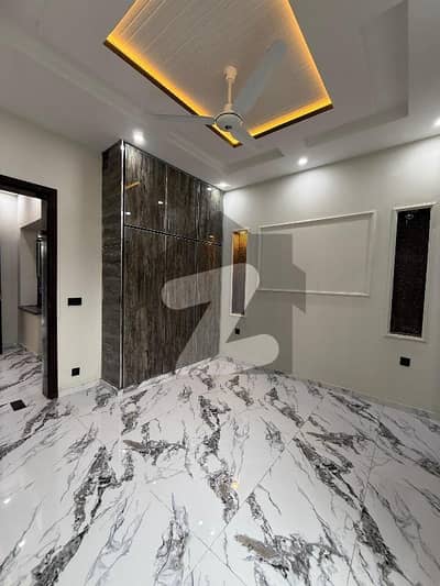 5MARLA LOWER PORTION AVAILABLE FOR RENT IN NASHEMAN IQBAL PHASE 2 COLLEGE ROAD LAHORE