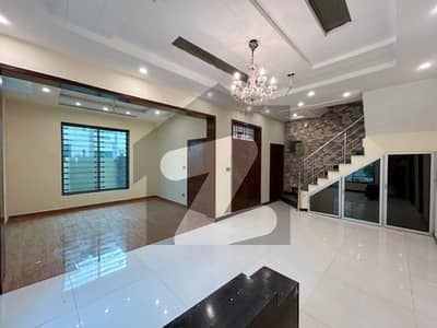 Own A On Excellent Location House In 10 Marla Izmir Town For Sale
