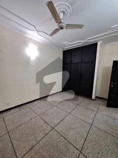 جی ۔ 9 اسلام آباد میں 5 کمروں کا 6 مرلہ مکان 6.25 کروڑ میں برائے فروخت۔