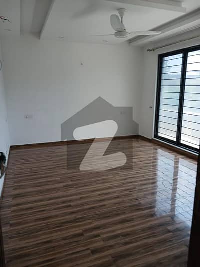 1 Kanal Modern Design Upper Portion Available For Rent In DHA Phase 3
