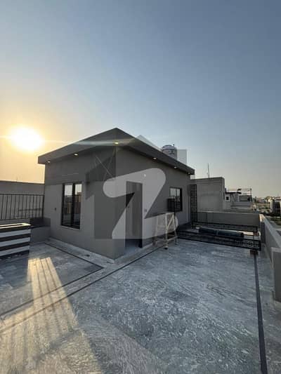 10 Marla Upper Portion Available For Rent In Lahore