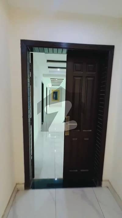 3 Floor 3 Bed Room Apartment Available For Sale in Askari 11