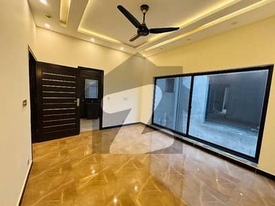 5 MARLA ULTRA MODERN DESIGN HOUSE FOR RENT