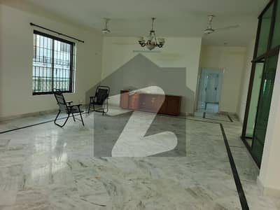 F-11 4'Bed Upper Portion for Rent