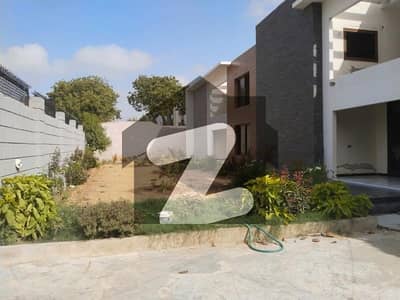 2000 Yard Bungalow For Sale