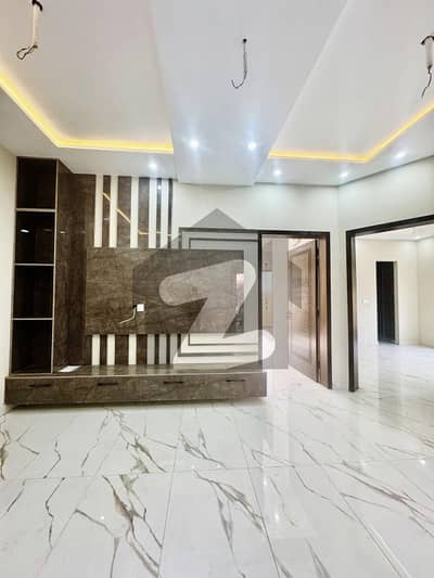 BRAND NEW 13 MARLA UPPER PORTION FOR RENT IN DHA PHASE 8 NEAR PARK