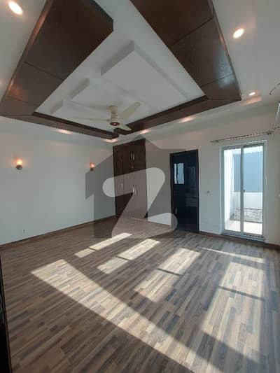 Orignal Pictures 10 Marla House In DHA Defence Of Lahore Is Available For rent