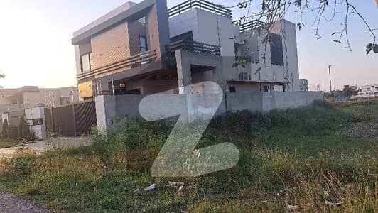 ڈی ایچ اے فیز 7 - بلاک یو فیز 7,ڈیفنس (ڈی ایچ اے),لاہور میں 2 کنال رہائشی پلاٹ 11.0 کروڑ میں برائے فروخت۔