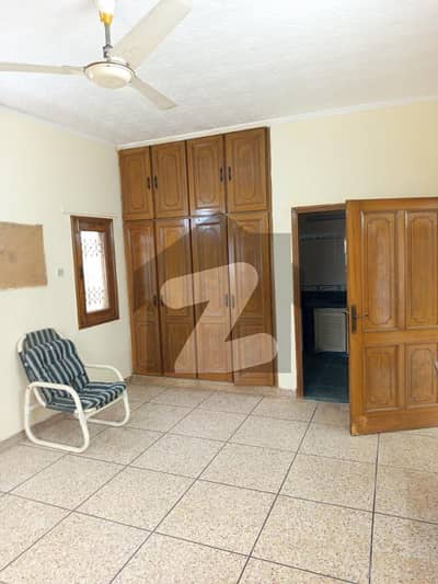 G-10/2 Size 600 Sq Yd Upper Portion Separate Gate 3bed 3bath Tvlounge Kitchen