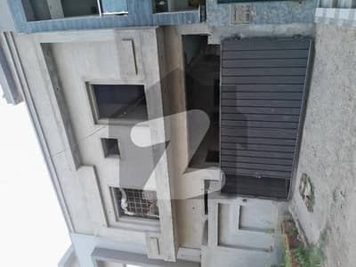 5 marla owner built Gray Structure for Sale