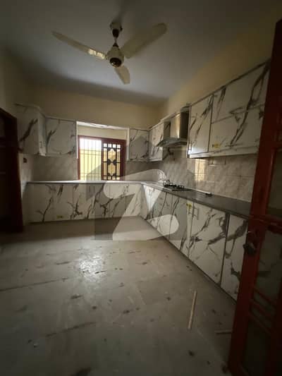 SILENT COMMERCIAL 400 SQUARE YEARS GROUND FLOOR FOR RENT IN JAUHAR CONTINENTAL BAKERY