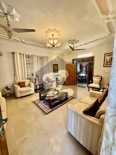1st and penthouse available for rent in prime location