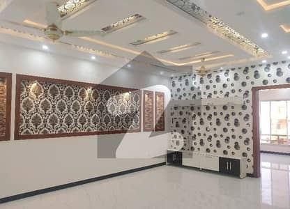 Bahria Town Phase 8 House For rent Sized 7 Marla Bahria Town Phase 8 House For rent Sized 7 Marla