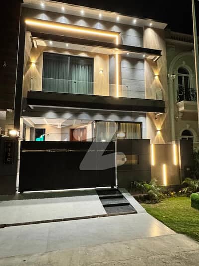 5 MARLA ELEGANT AND FULLY FURNISHED SUPER HOT LOCATED BUNGALOW IS AVAILABLE IN DHA, LAHORE.