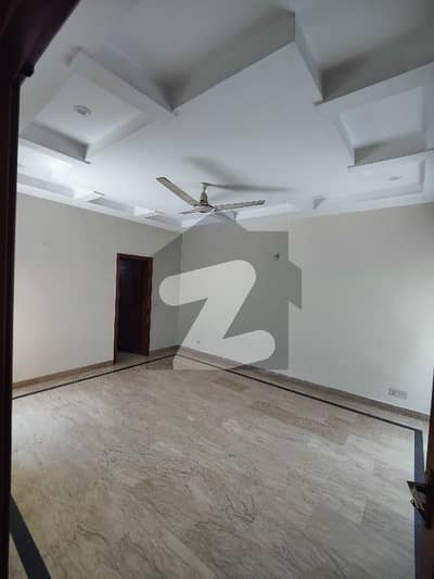 پی جی ای سی ایچ ایس فیز 2 پنجاب گورنمنٹ ایمپلائیز سوسائٹی,لاہور میں 3 کمروں کا 1 کنال بالائی پورشن 90.0 ہزار میں کرایہ پر دستیاب ہے۔