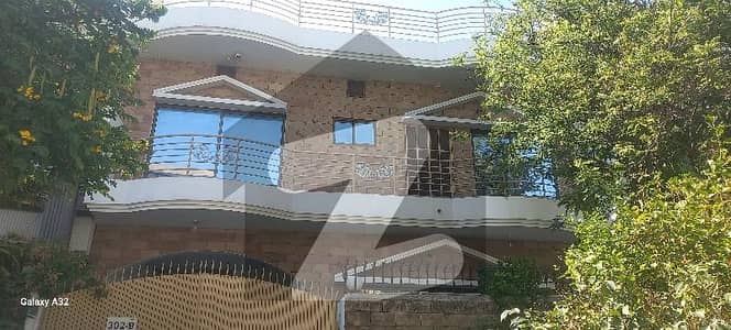 F'11/2 233 SQ yards CDA Transfer Very Good Location 4Bed House For Sale