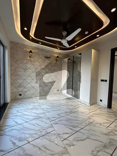 گلشنِ اقبال - بلاک 4 گلشنِ اقبال,گلشنِ اقبال ٹاؤن,کراچی میں 11 کمروں کا 1 کنال مکان 4.5 لاکھ میں کرایہ پر دستیاب ہے۔