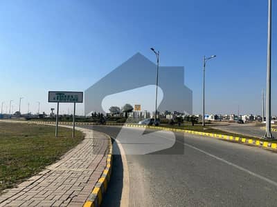 ڈی ایچ اے فیز9 پریزم - بلاک ایم ڈی ایچ اے فیز9 پریزم,ڈی ایچ اے ڈیفینس,لاہور میں 1 کنال رہائشی پلاٹ 2.25 کروڑ میں برائے فروخت۔