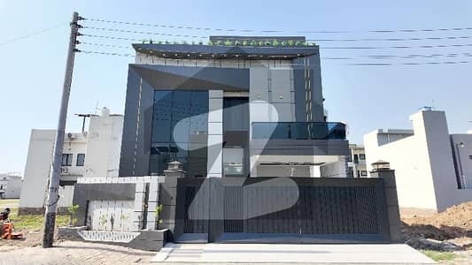 الرحمان فیز 2 - بلاک جے الرحمان گارڈن فیز 2,الرحمان گارڈن,لاہور میں 5 کمروں کا 10 مرلہ مکان 5.5 کروڑ میں برائے فروخت۔