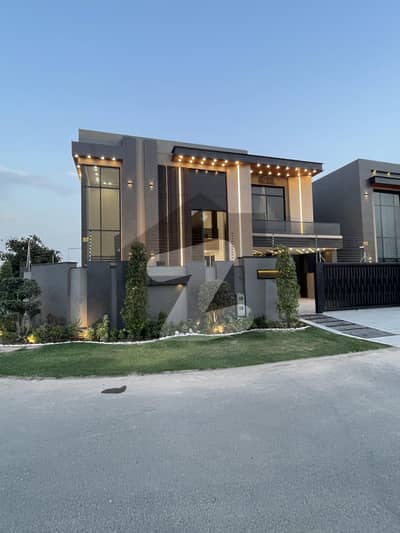 . 	Premium Corner 22 Marla Luxury Residence in Sector H, DHA Multan
