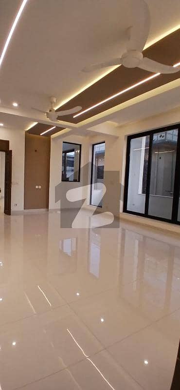 ایف ۔ 7 اسلام آباد میں 8 کمروں کا 1 کنال مکان 20.0 لاکھ میں کرایہ پر دستیاب ہے۔