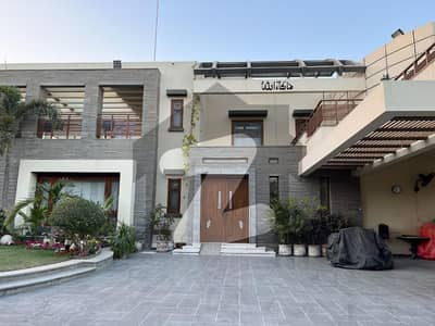 ڈی ایچ اے فیز 8 - زون اے ڈی ایچ اے فیز 8,ڈی ایچ اے ڈیفینس,کراچی میں 7 کمروں کا 4 کنال مکان 85.0 کروڑ میں برائے فروخت۔