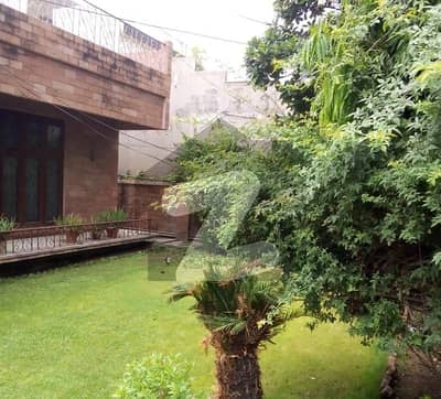 36 Marla House At Excellent Location In Gulberg III