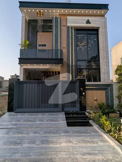 پارک ویو سٹی ۔ ایگزیکٹو بلاک پارک ویو سٹی,لاہور میں 3 کمروں کا 5 مرلہ مکان 2.6 کروڑ میں برائے فروخت۔
