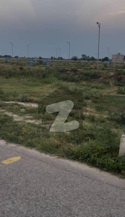ڈی ایچ اے فیز 8 - بلاک زیڈ 5 ڈی ایچ اے فیز 8,ڈی ایچ اے ڈیفینس,لاہور میں 10 مرلہ رہائشی پلاٹ 1.45 کروڑ میں برائے فروخت۔ ڈی ایچ اے فیز 8 - بلاک زیڈ 5 ڈی ایچ اے فیز 8,ڈی ایچ اے ڈیفینس,لاہور میں 10 مرلہ رہائشی پلاٹ 1.45 کروڑ میں برائے فروخت۔