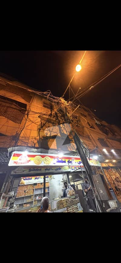 ground plus 2, 120sqyds house available for sell in Federal B area block 3 near meena bazar opposite HEF school best for commercial plus residential purpose ideal location ground floor rented to commercial purpose.  1st floor having 3 bed dd with attached bath 2nd floor having 3 bed dd with attached bath total rental income 180,000 asking 6.5 negotiable.