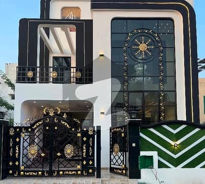 بحریہ نشیمن ۔ آئرس بحریہ نشیمن,لاہور میں 3 کمروں کا 5 مرلہ مکان 1.75 کروڑ میں برائے فروخت۔