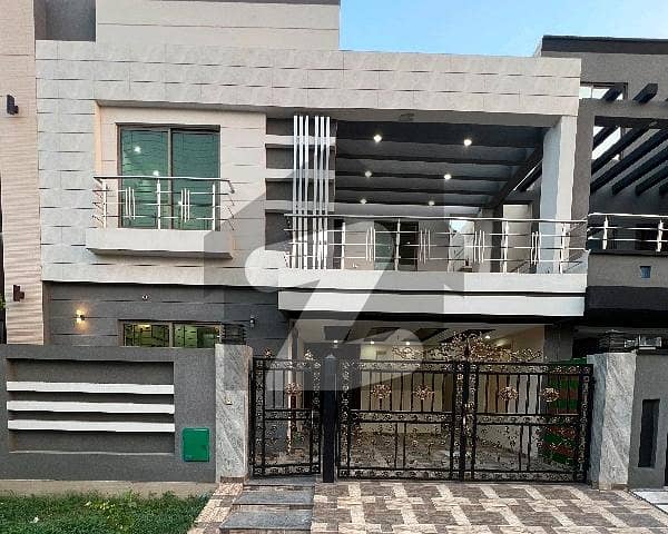 بحریہ نشیمن لاہور میں 5 کمروں کا 8 مرلہ مکان 2.5 کروڑ میں برائے فروخت۔ بحریہ نشیمن لاہور میں 5 کمروں کا 8 مرلہ مکان 2.5 کروڑ میں برائے فروخت۔