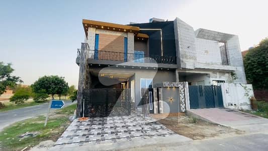 ایڈن آچرڈ فیصل آباد میں 4 کمروں کا 5 مرلہ مکان 2.5 کروڑ میں برائے فروخت۔