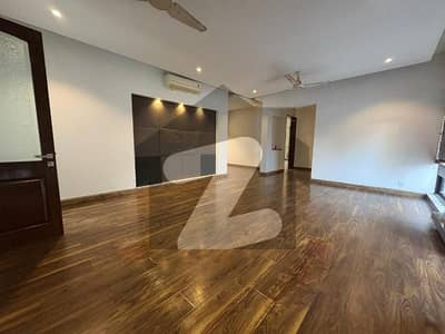 1 KANAL CORNER HOUSE FOR RENT DHA PHASE 5 (AC INSTALL)