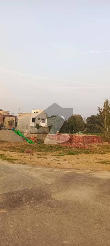 6 Marla Corner Plot For Sale