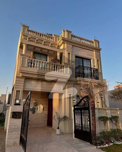 5 MARLA BRAND NEW ROYAL DESIGN HOUSE FOR RENT , NEAR PARK