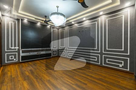 1 KANAL MODRAN DESIGN UPPER PORTION FOR RENT IN DHA PH 7 HOT LOCATION