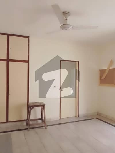 11 Marla House For Sale 4bed Room TV Lunch Ding Room Tail Floor Big Lawn And Big Car Parking And Servant Quarter Near Tow Airport Road Lahore