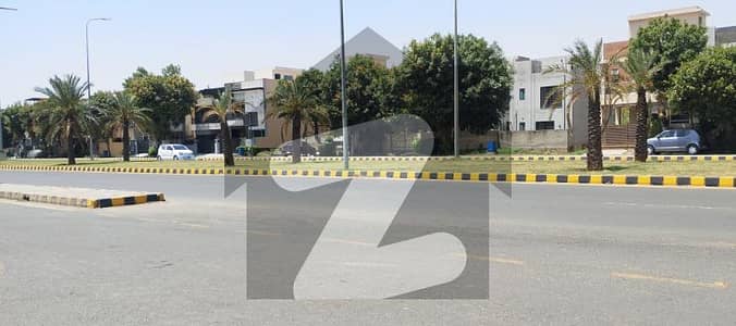 ڈی ایچ اے فیز 7 - بلاک ٹی فیز 7,ڈیفنس (ڈی ایچ اے),لاہور میں 1 کنال رہائشی پلاٹ 3.3 کروڑ میں برائے فروخت۔