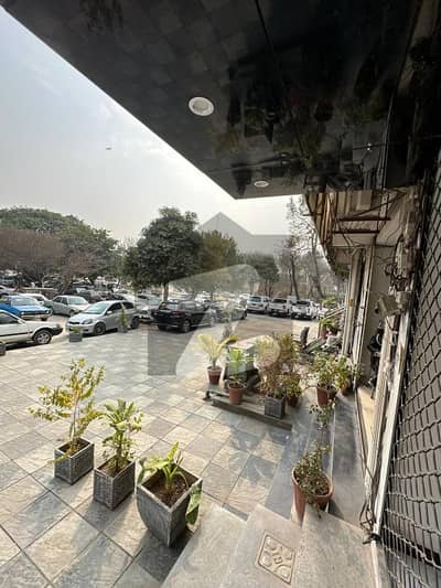 commercial building / unit Ground plus two stores agent for sale