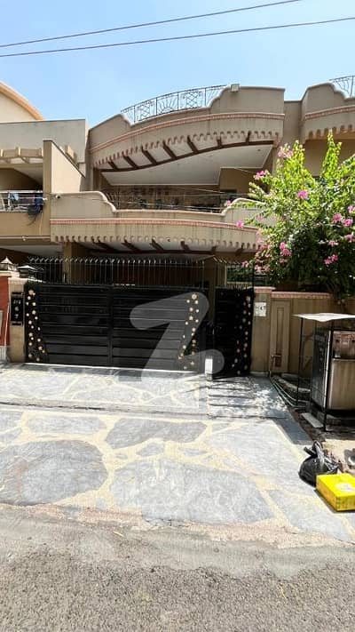 Wapda 10 Marla Semi Commercial House In J2 Block On 80 Feet Road Five Bedrooms Marble Floor Wapda 10 Marla Semi Commercial House In J2 Block On 80 Feet Road Five Bedrooms Marble Floor